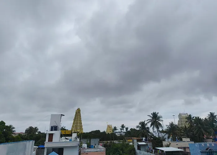 Eesha Inn - A Premium Home Stay Near Temple